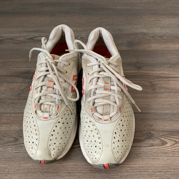 New balance shoes - Picture 2 of 10